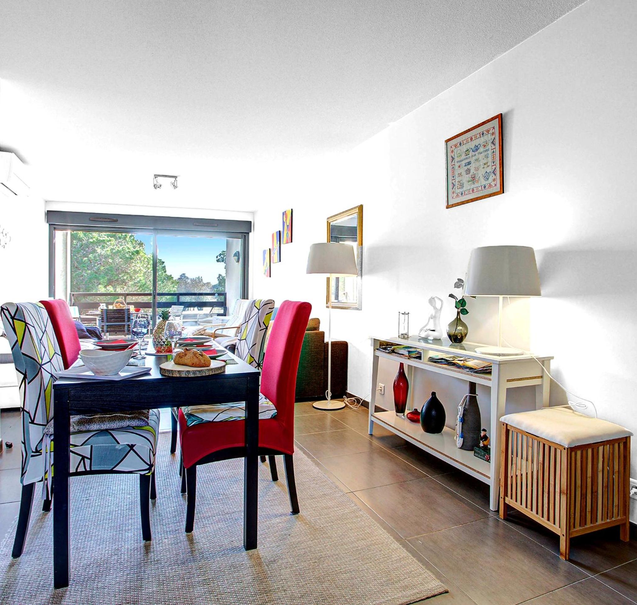 VERT PARADIS - Appartement 3 étoiles, Vue apaisante sur GOLF, Pins Parasols, 2è étage - 80 m2 dont Terrasse avec Pergola, 2 chambres, 3 CLIM, WIFI - Piscin