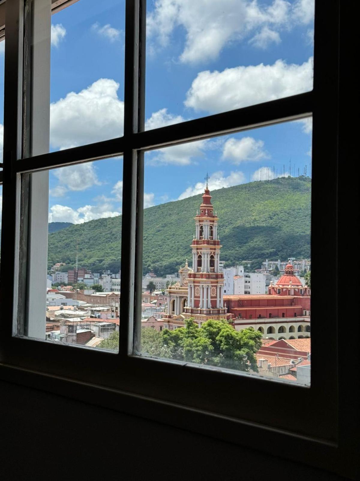 EXCLUSIVO departamento para 2 en PLENO CENTRO DE SALTA