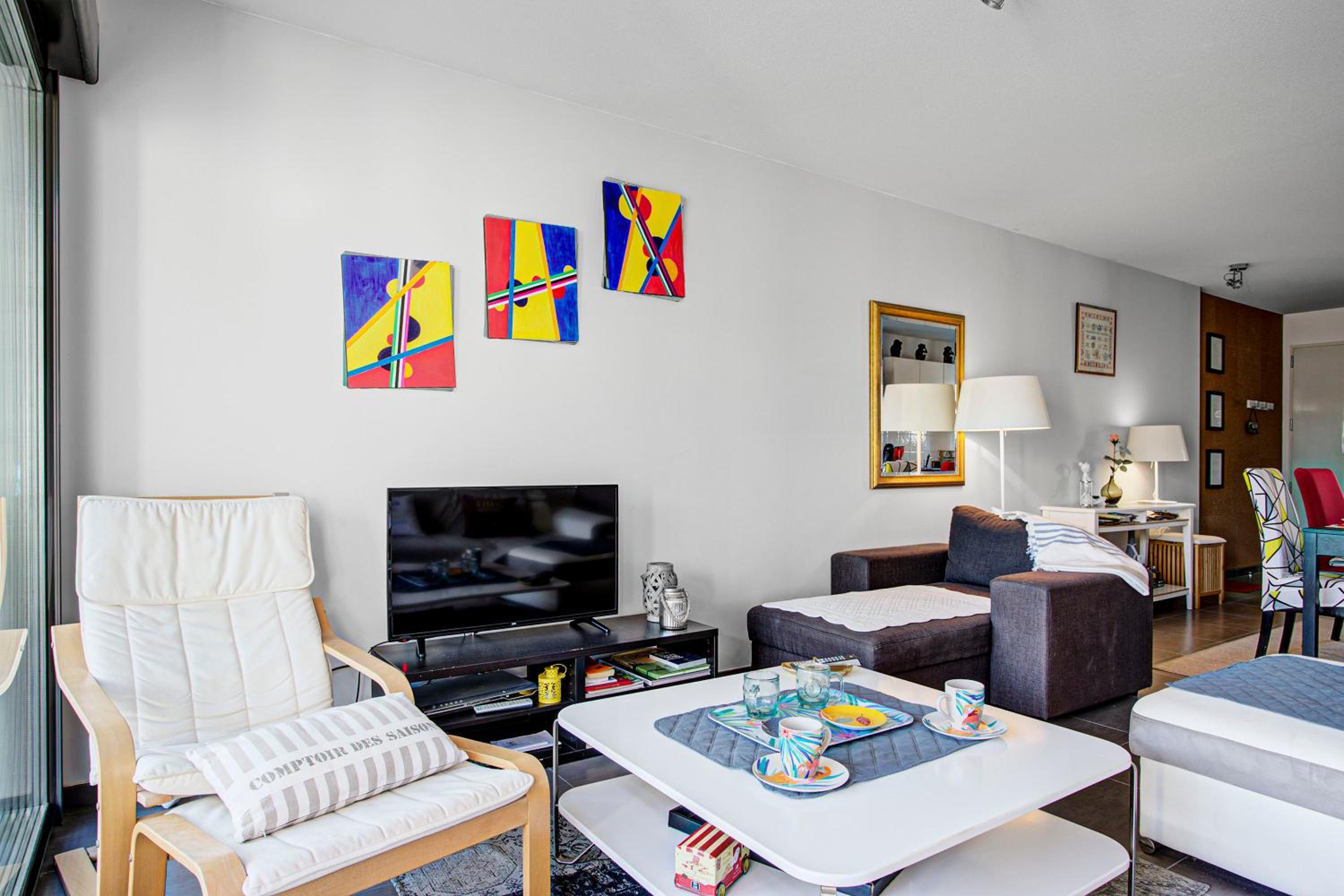 VERT PARADIS - Appartement 3 étoiles, Vue apaisante sur GOLF, Pins Parasols, 2è étage - 80 m2 dont Terrasse avec Pergola, 2 chambres, 3 CLIM, WIFI - Piscin