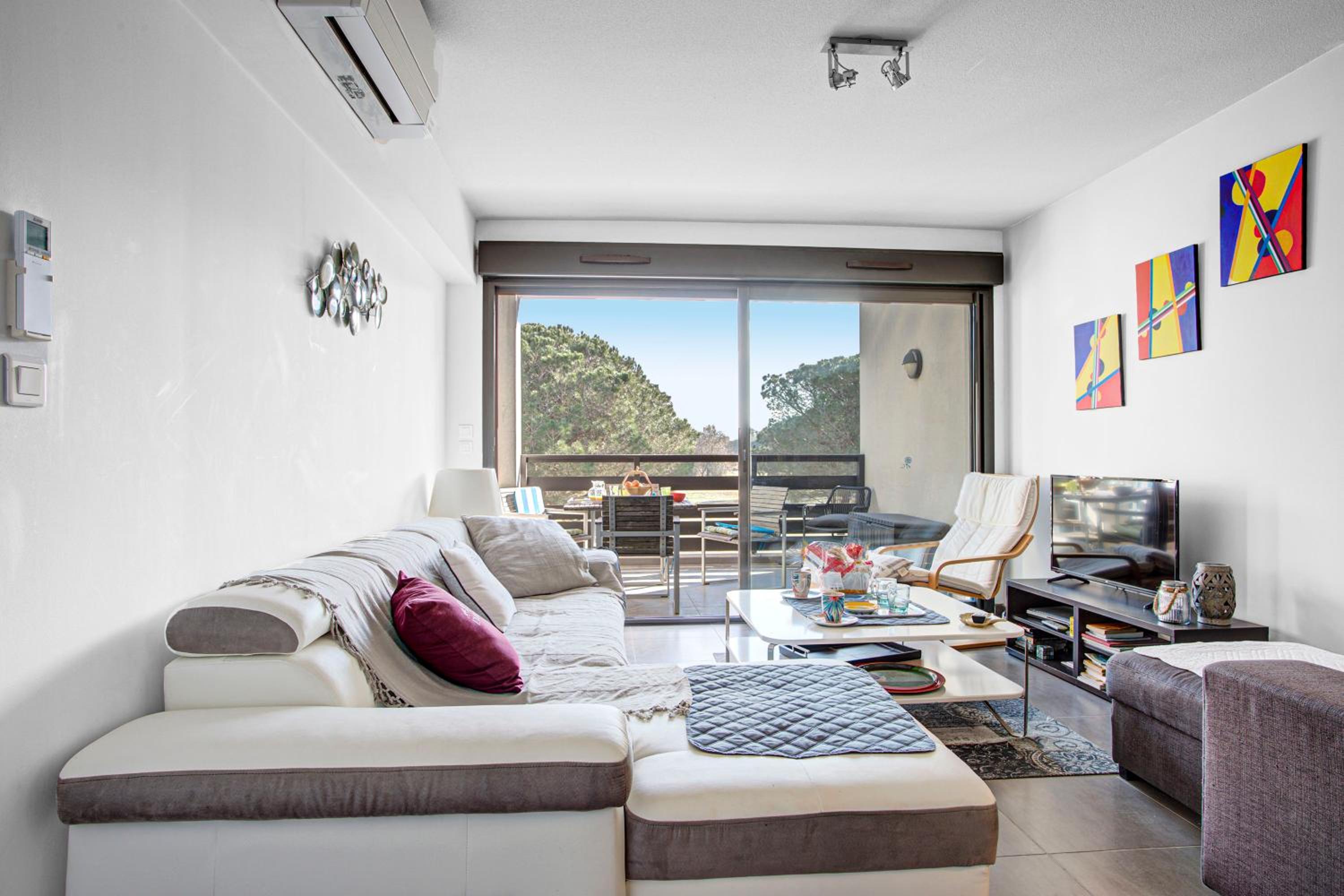 VERT PARADIS - Appartement 3 étoiles, Vue apaisante sur GOLF, Pins Parasols, 2è étage - 80 m2 dont Terrasse avec Pergola, 2 chambres, 3 CLIM, WIFI - Piscin