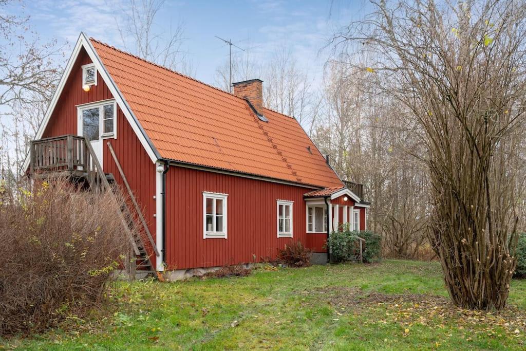 Charming Forest Retreat, 15 Min from Mariefred view 2