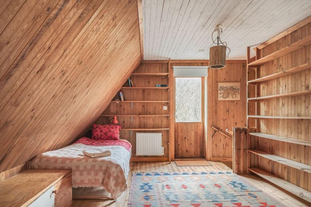 Charming Forest Retreat, 15 Min from Mariefred view 5
