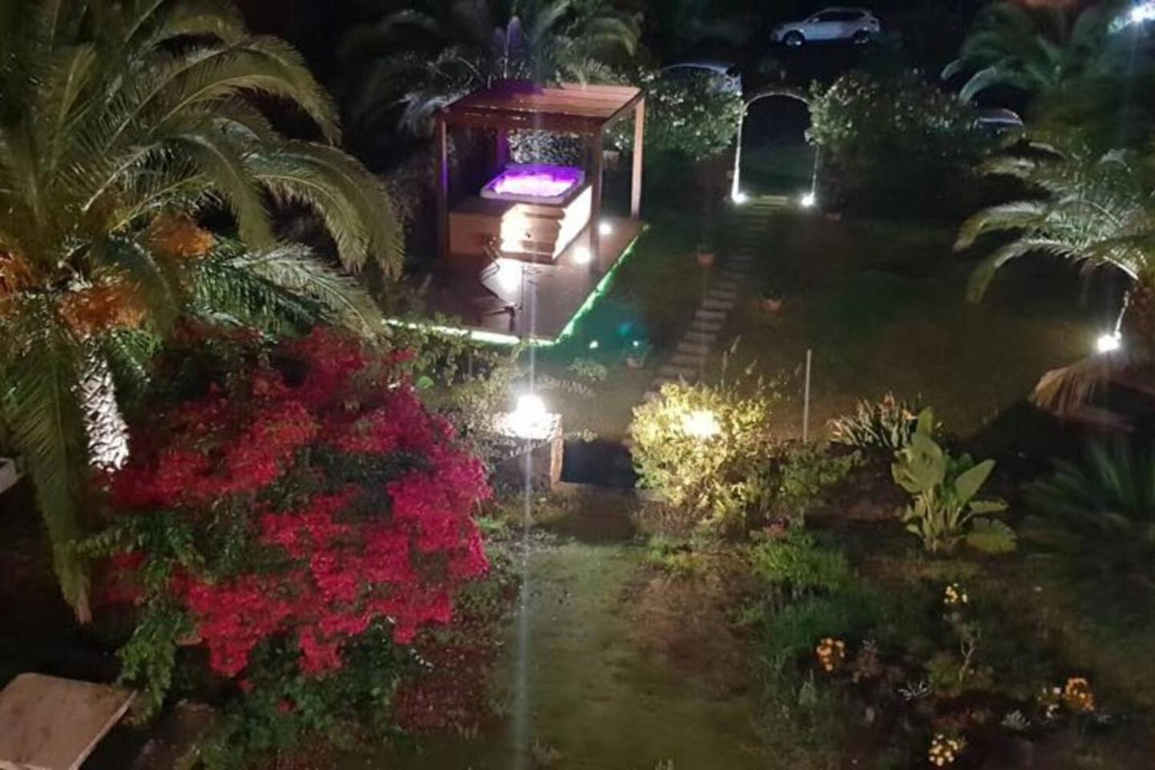 Elegant residence with jacuzzi in Agua De Pau