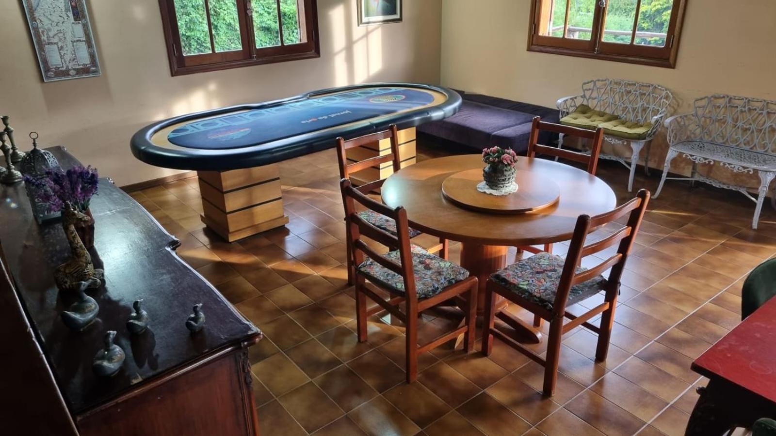 CASA EM MONTE VERDE-MG ACOMODA 15 PESSOAS