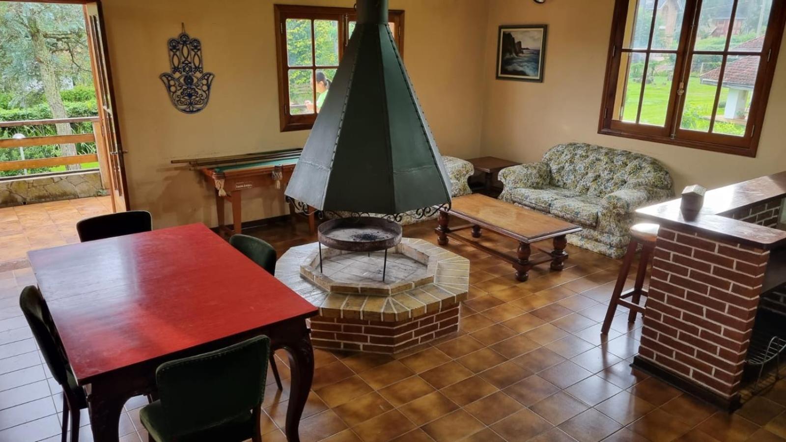 CASA EM MONTE VERDE-MG ACOMODA 15 PESSOAS