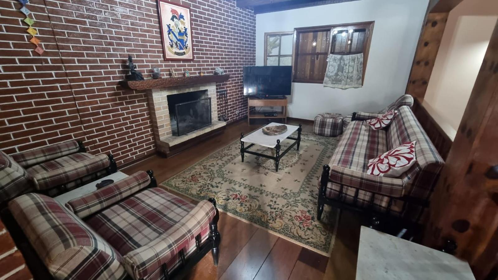 CASA EM MONTE VERDE-MG ACOMODA 15 PESSOAS
