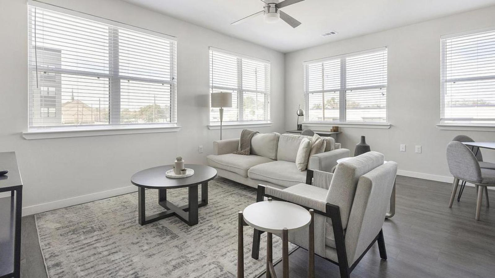 Landing - Modern Apartment with Amazing Amenities (ID1403X427)