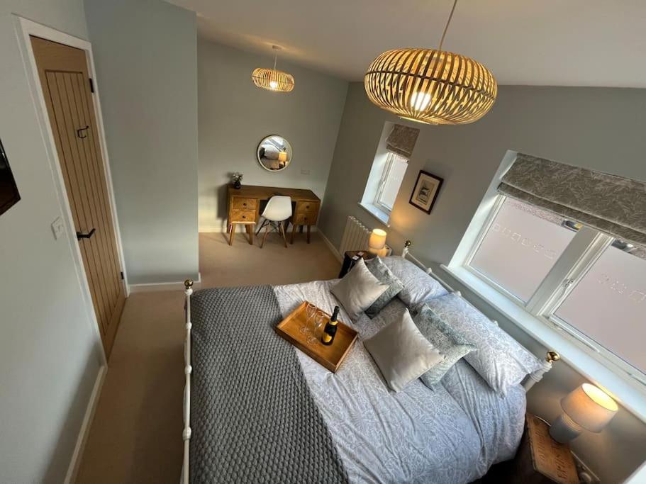 The Poplars - Cosy Modern Flat with Great Networking view 5