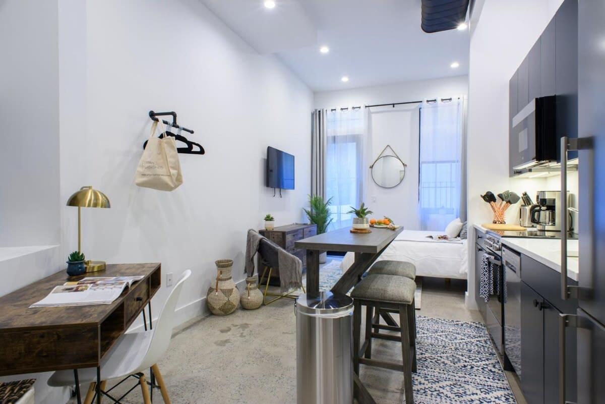 3-2 NEW Prime E Village Private outdoor!