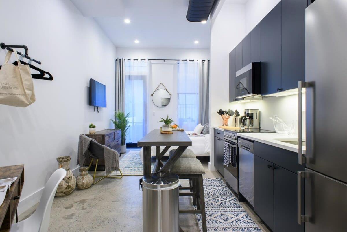 3-2 NEW Prime E Village Private outdoor!