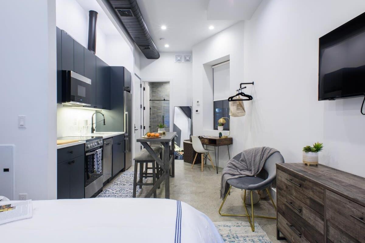 3-2 NEW Prime E Village Private outdoor!