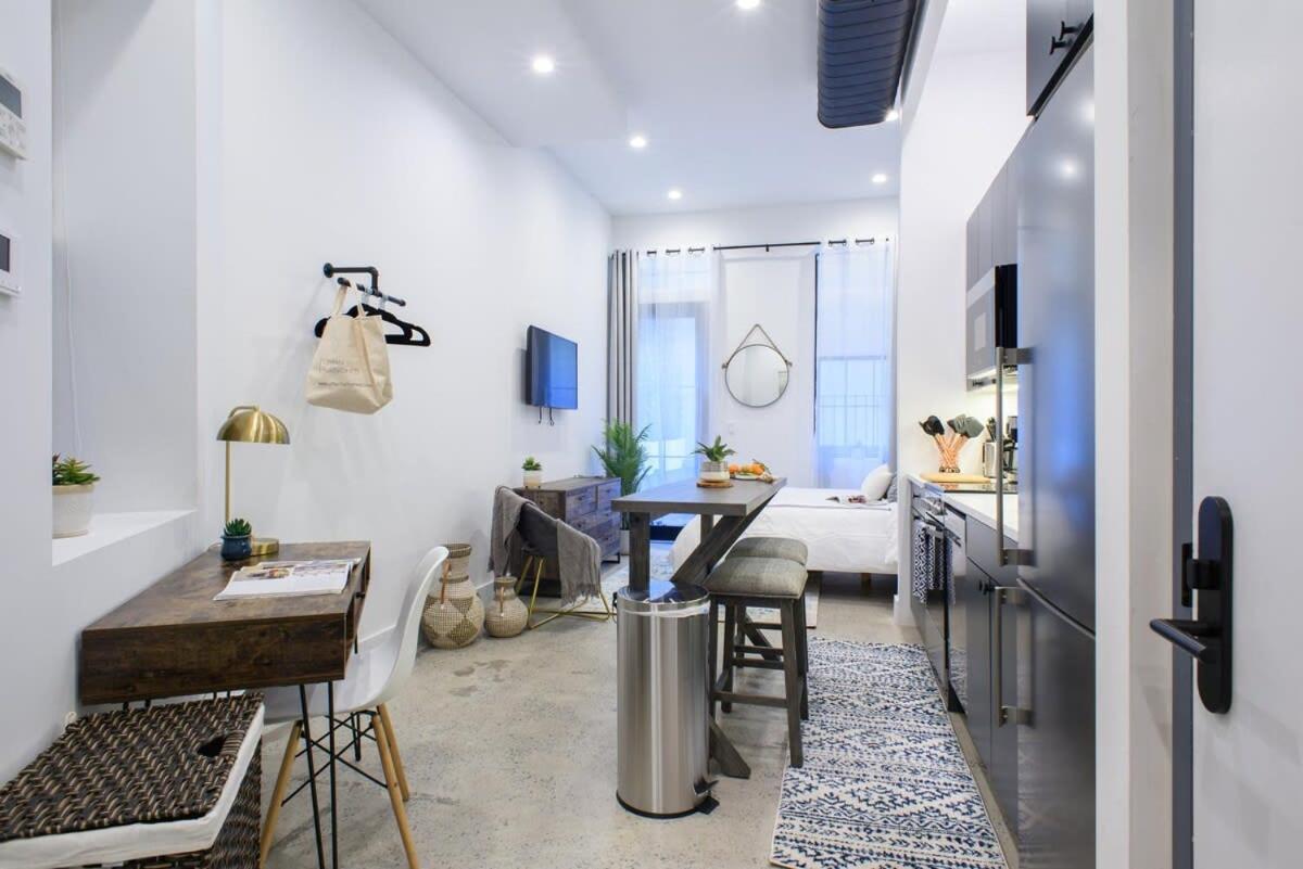 3-2 NEW Prime E Village Private outdoor!