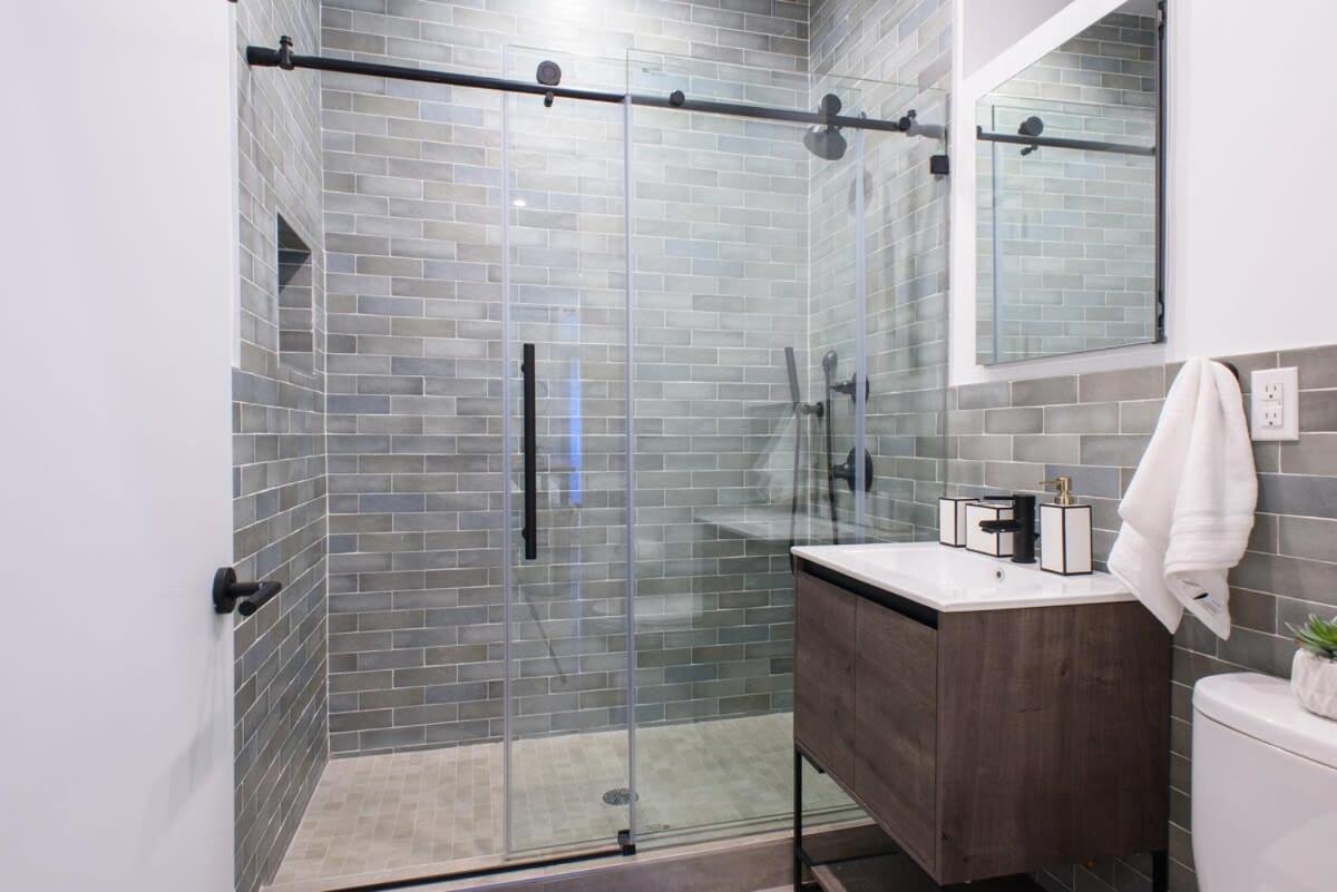 3-2 NEW Prime E Village Private outdoor!