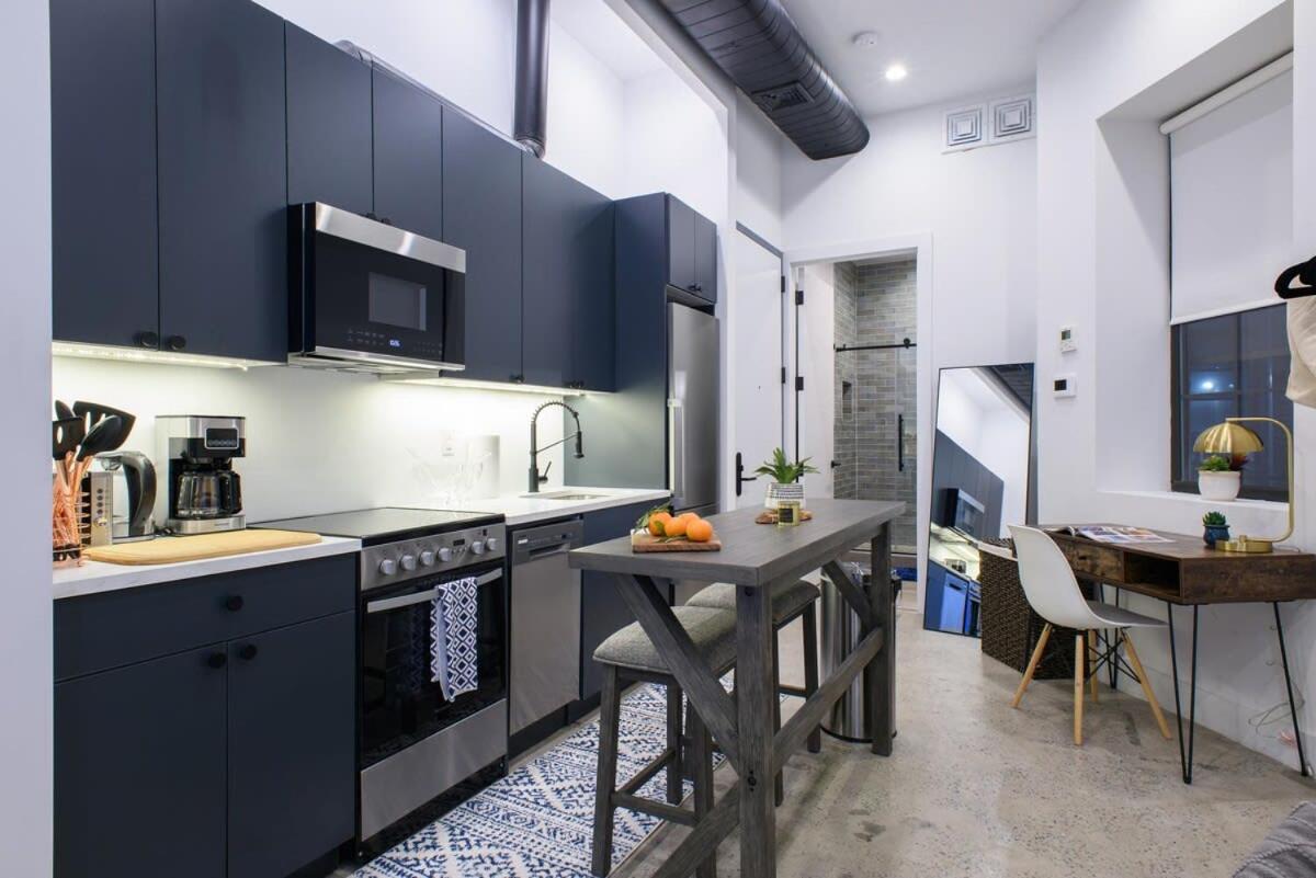 3-2 NEW Prime E Village Private outdoor!