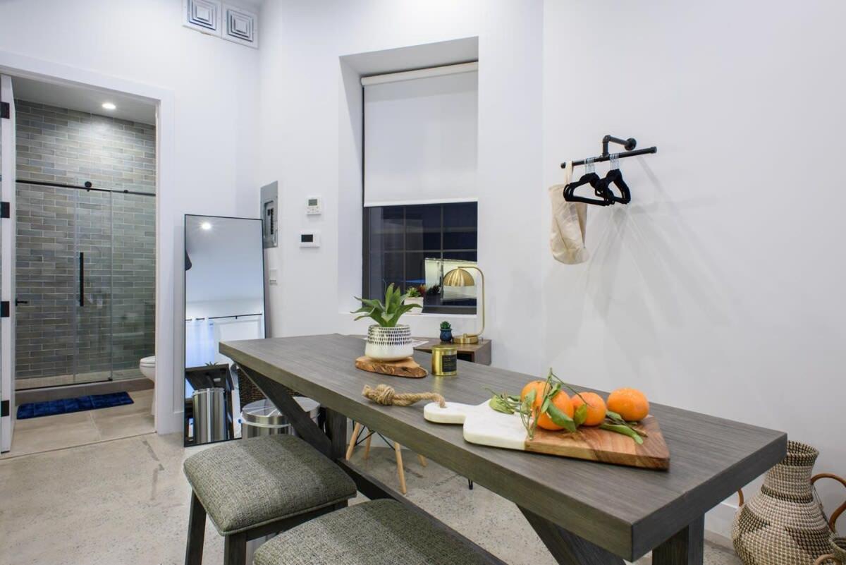 3-2 NEW Prime E Village Private outdoor!