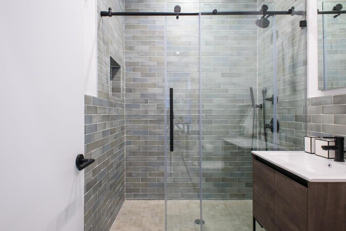 3-2 NEW Prime E Village Private outdoor!
