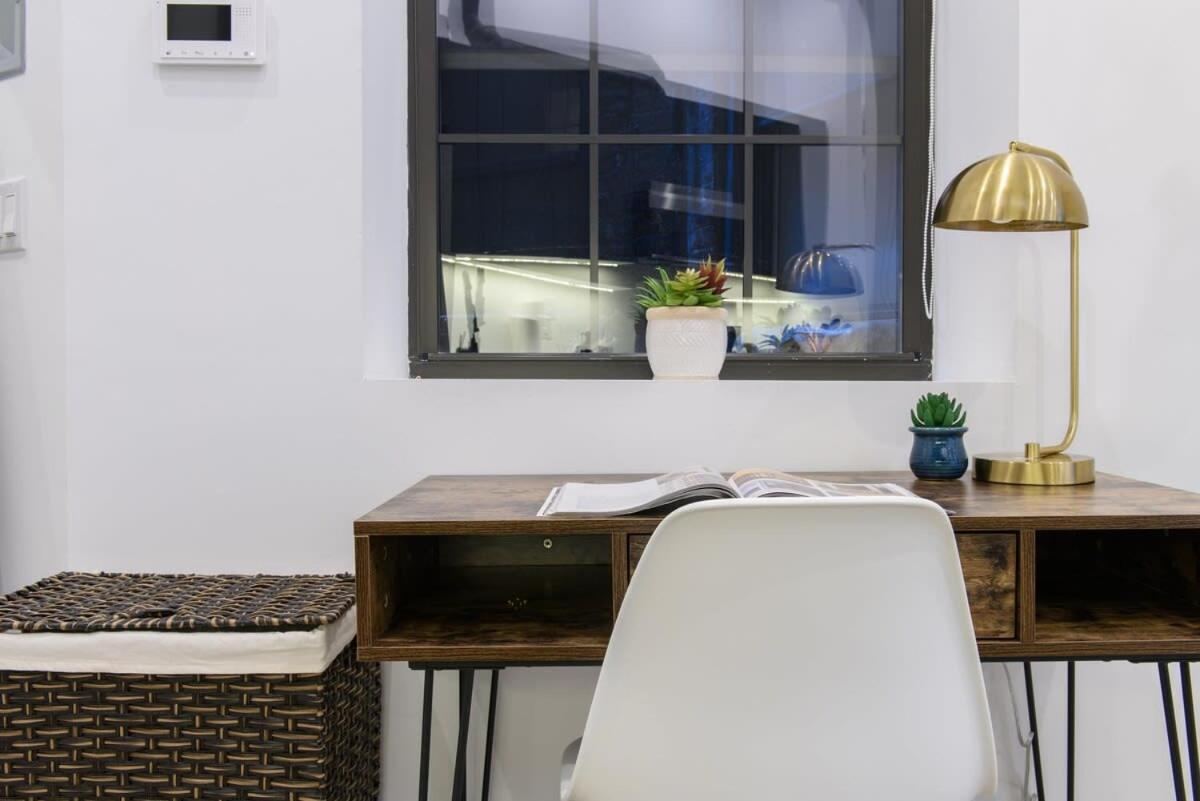3-2 NEW Prime E Village Private outdoor!
