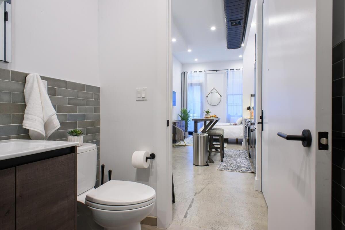 3-2 NEW Prime E Village Private outdoor!