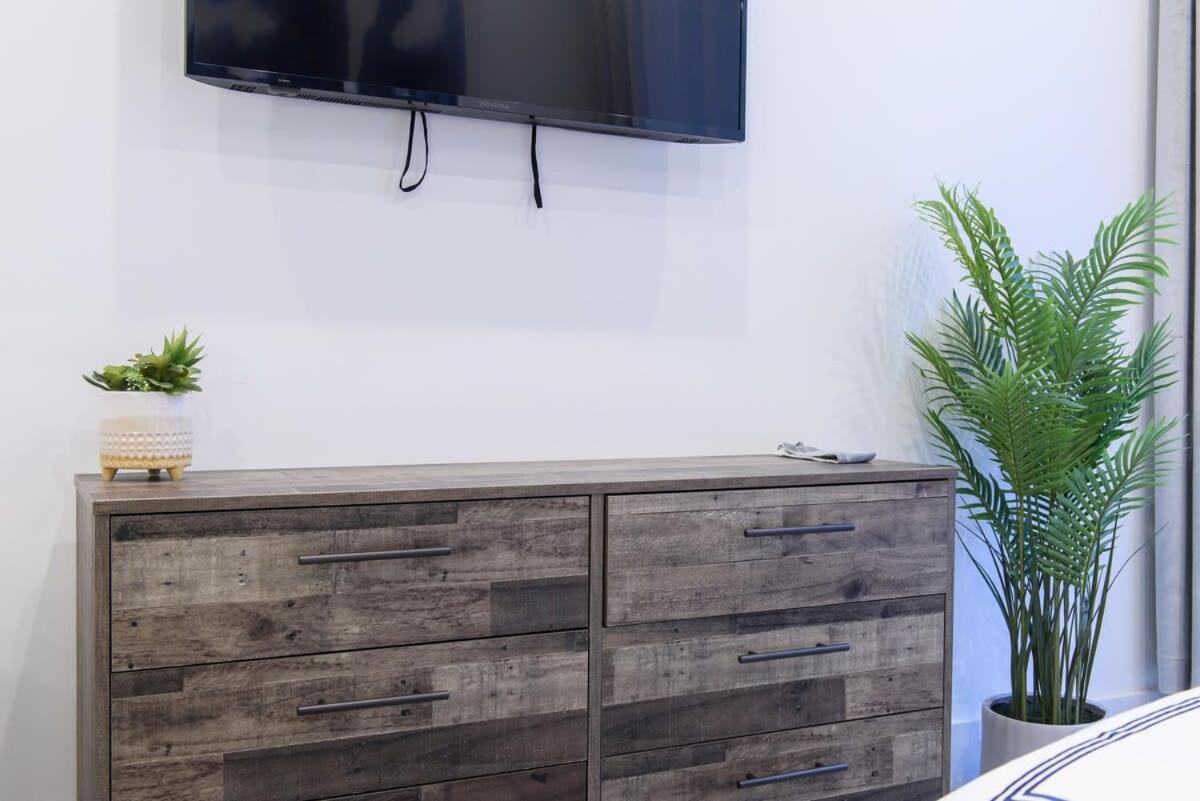 3-2 NEW Prime E Village Private outdoor!