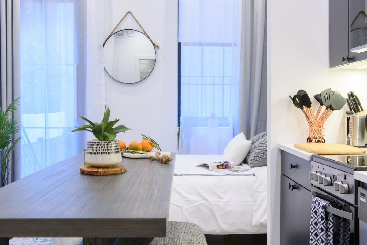 3-2 NEW Prime E Village Private outdoor!