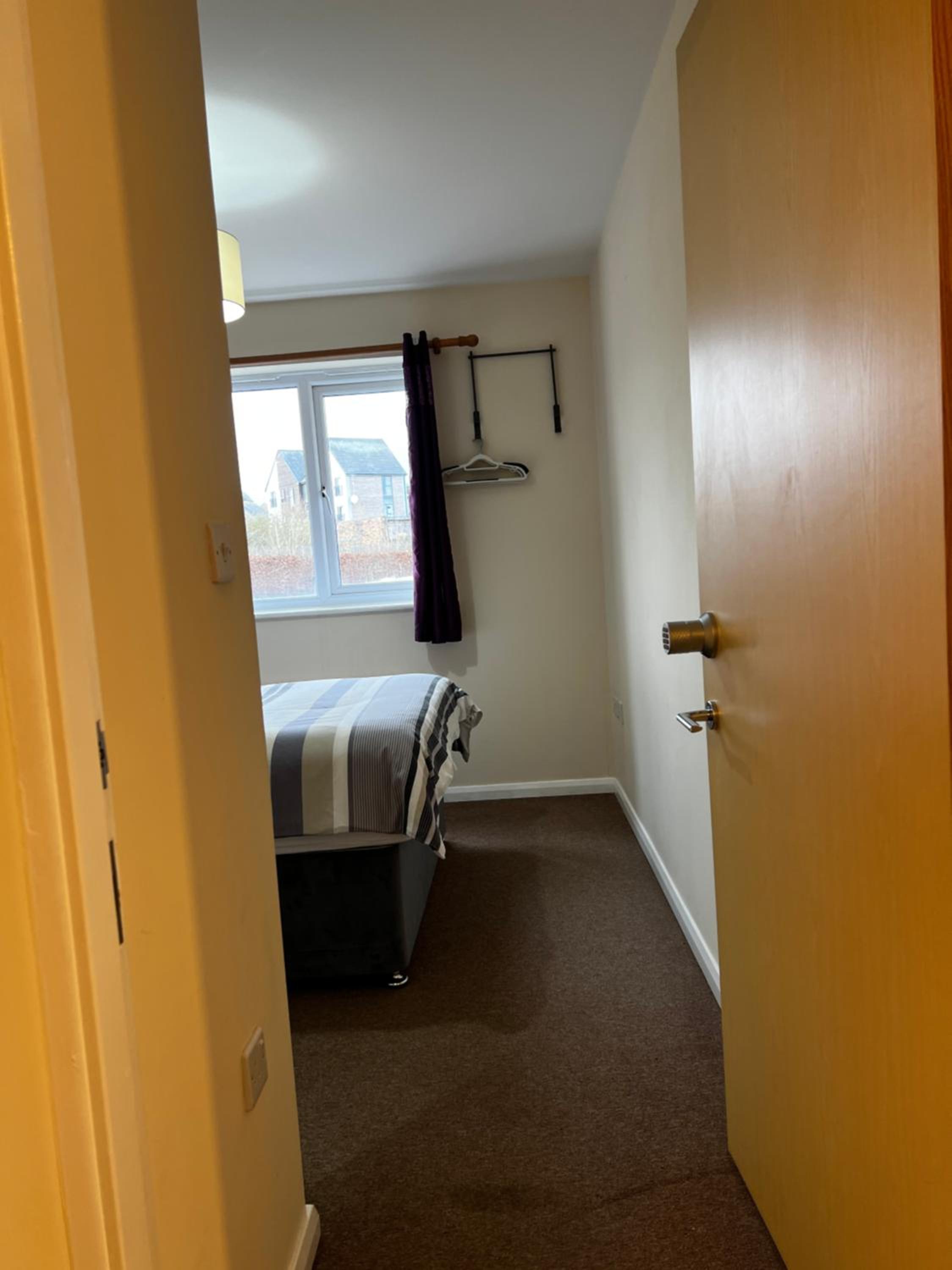 Crownford Guesthouse - Close to Hanley centre and University view 4