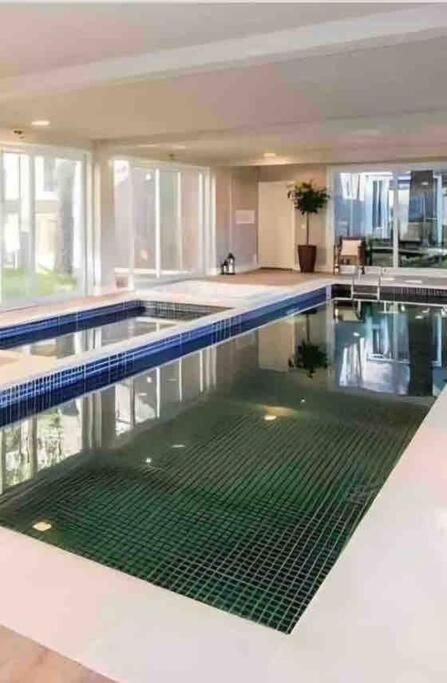 Lindo Alto Padrão com Piscina aquecida e ofurô!
