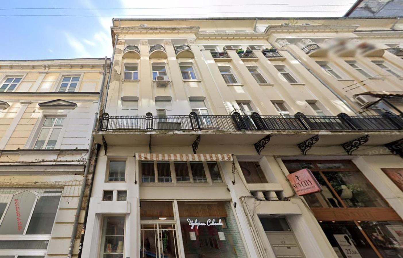 Charming 2BDR Apartment in Historic Center With Parking