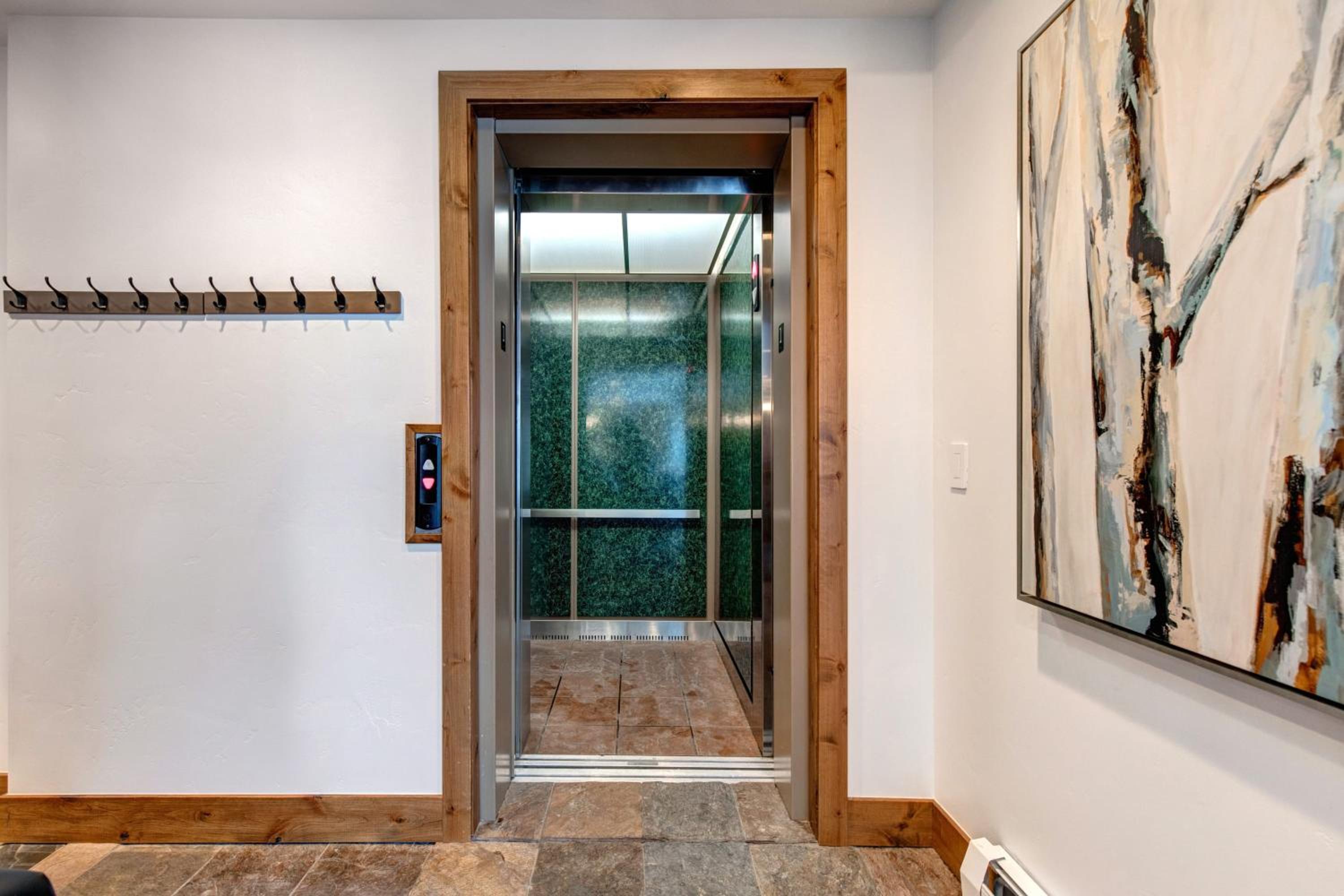 Massive 10 Bed 10 Bath Luxury Mountain Home in Old Town view 4