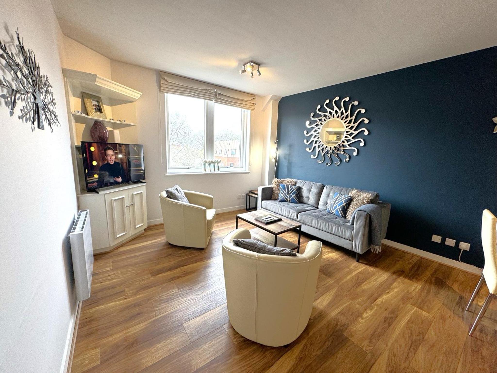 The Courtyard 2 Bedroom Apartments in Central Windsor with Parking view 3