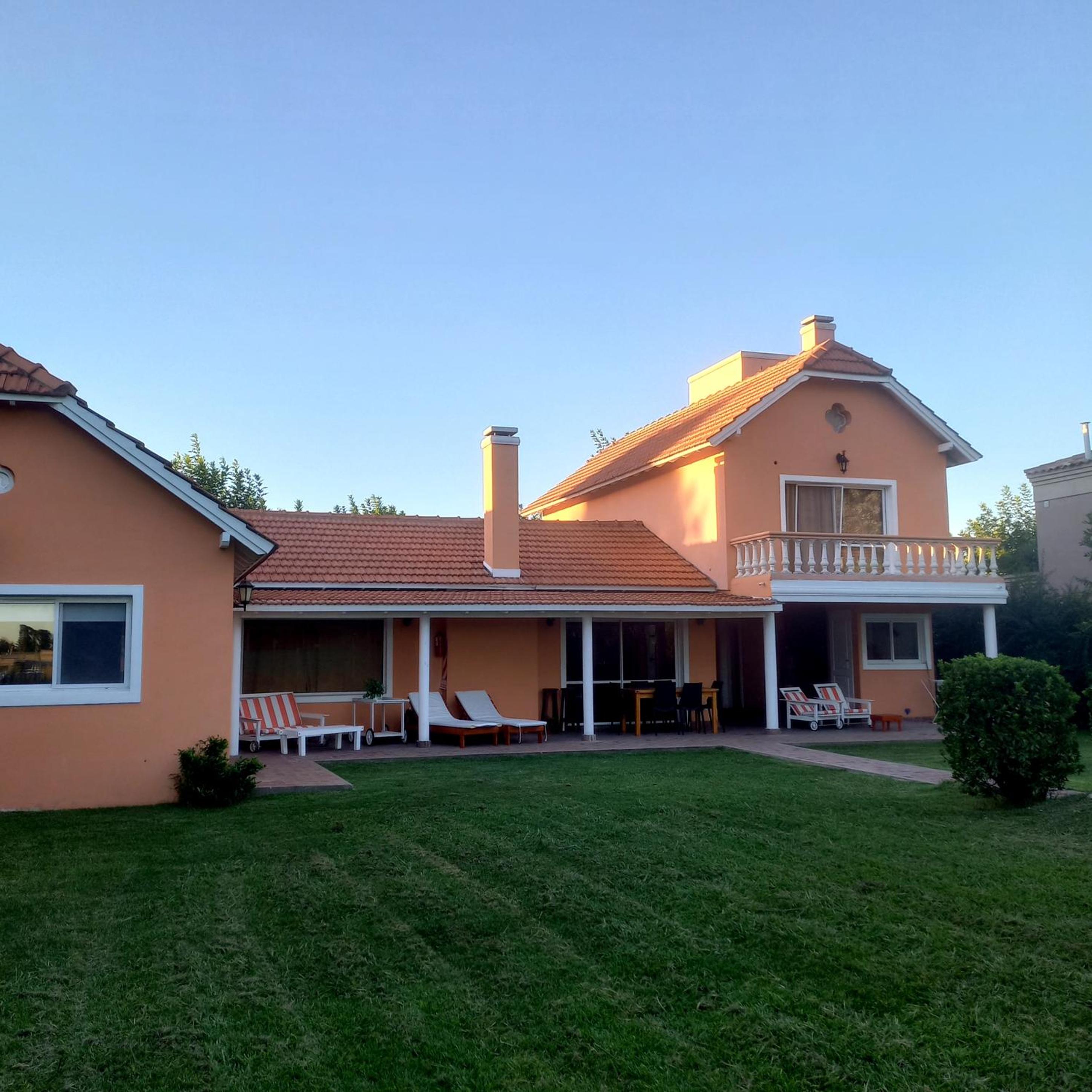 CASA BARRIO CERRADO EN LUJAN LA CONCEPCION