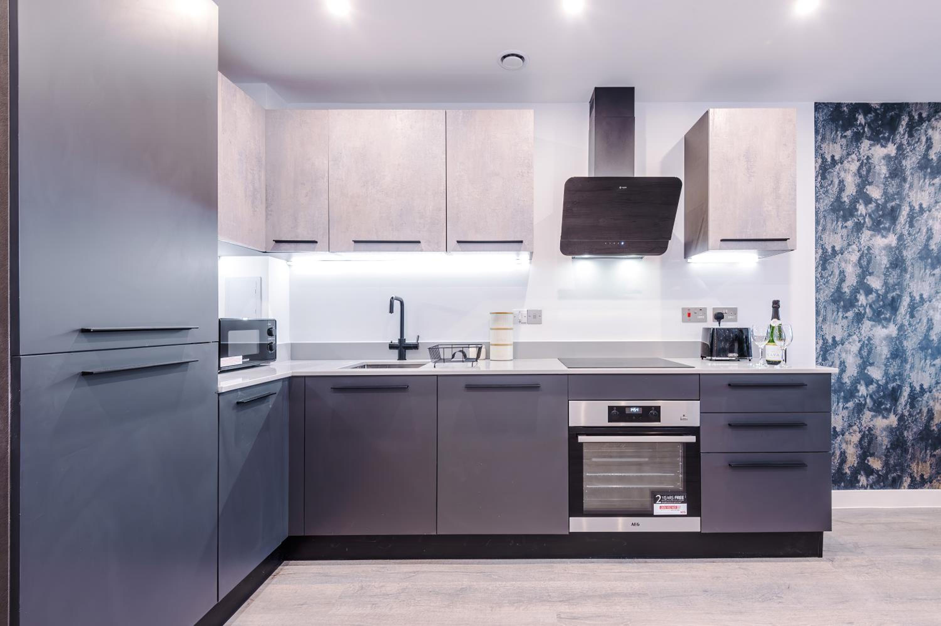 Stylish City Centre Apartment - Shambles & Minster - Free secure Parking & Gym view 4