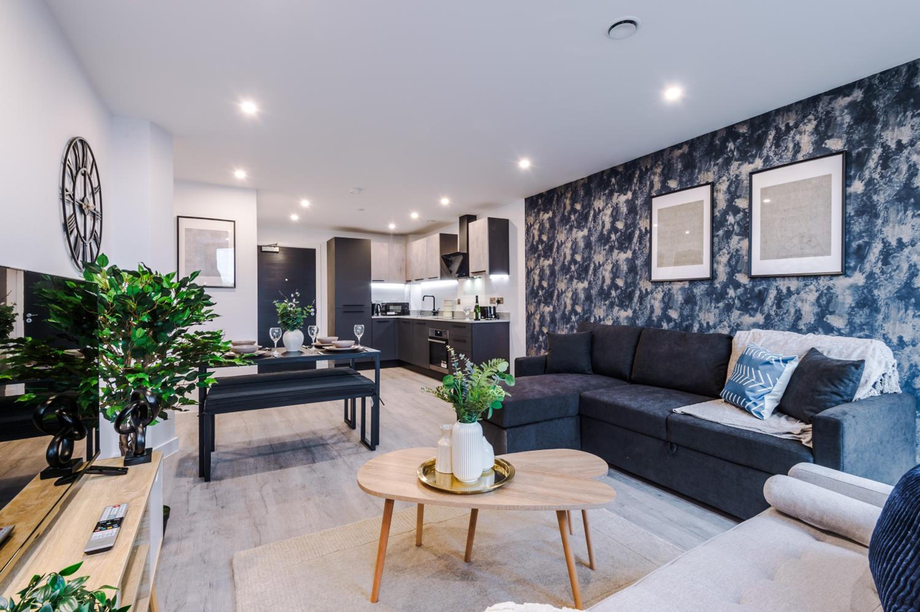 Stylish City Centre Apartment - Shambles & Minster - Free secure Parking & Gym view 2