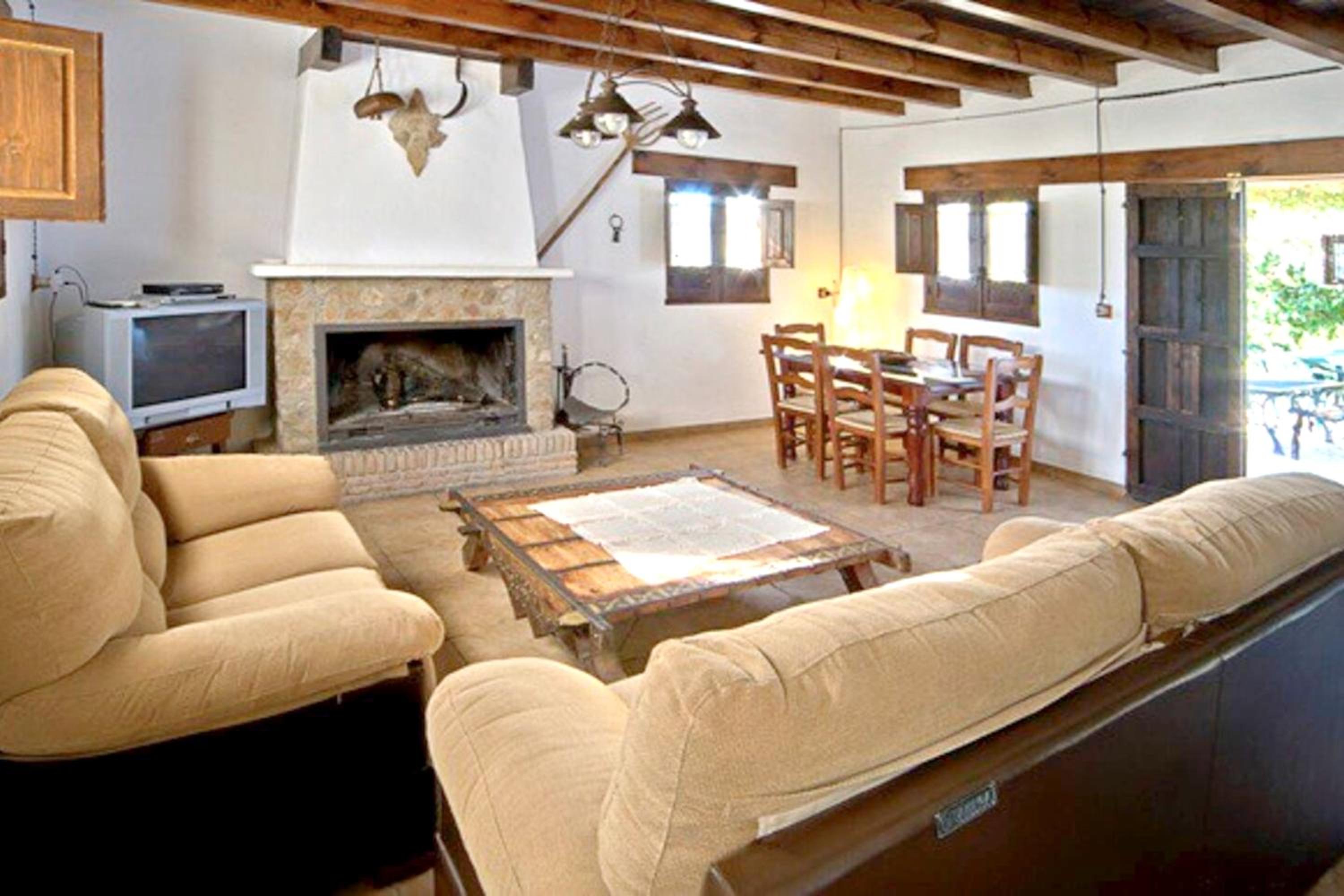 Elegant house near Granada with shared pool