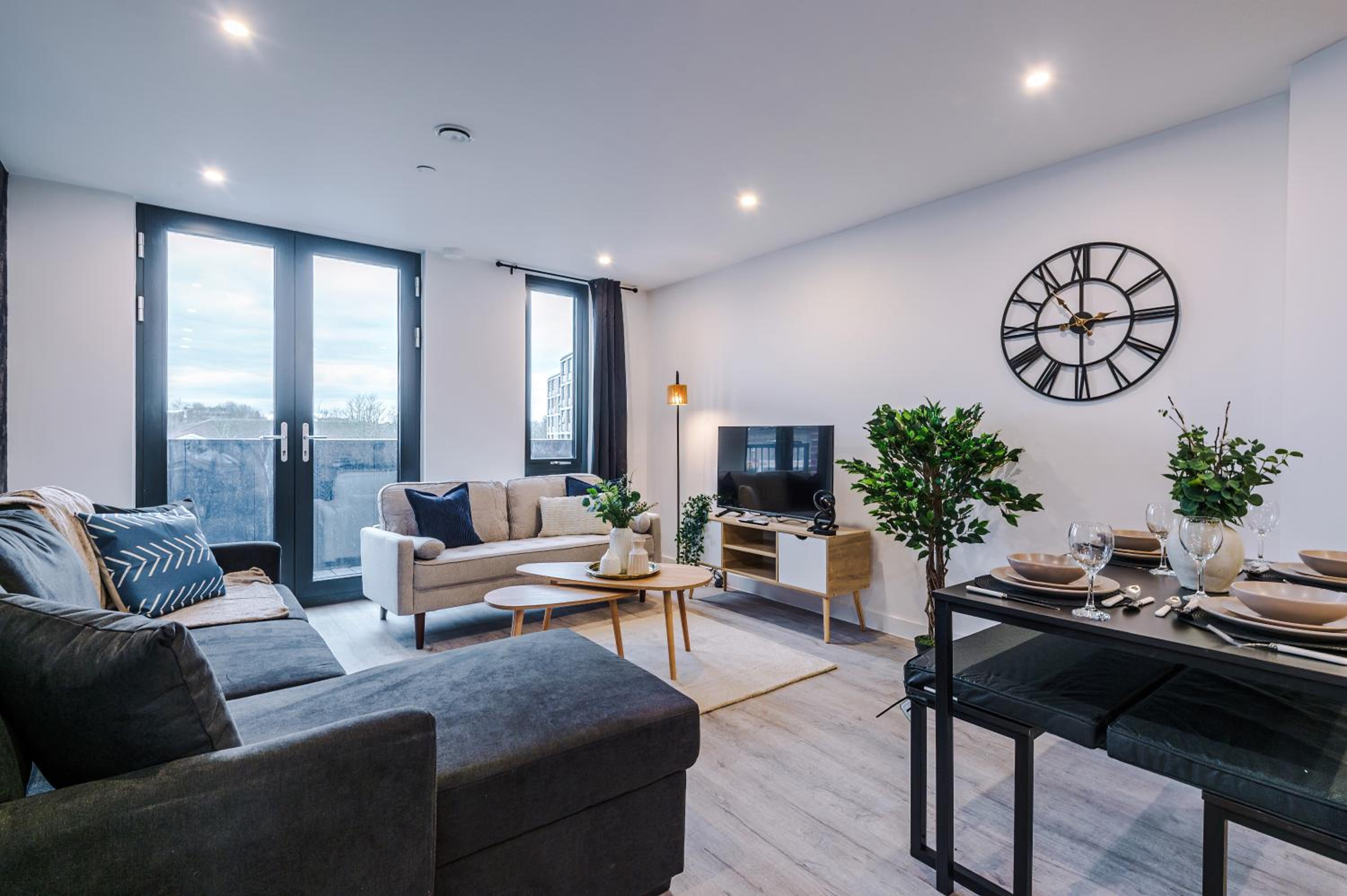 Stylish City Centre Apartment - Shambles & Minster - Free secure Parking & Gym view 5