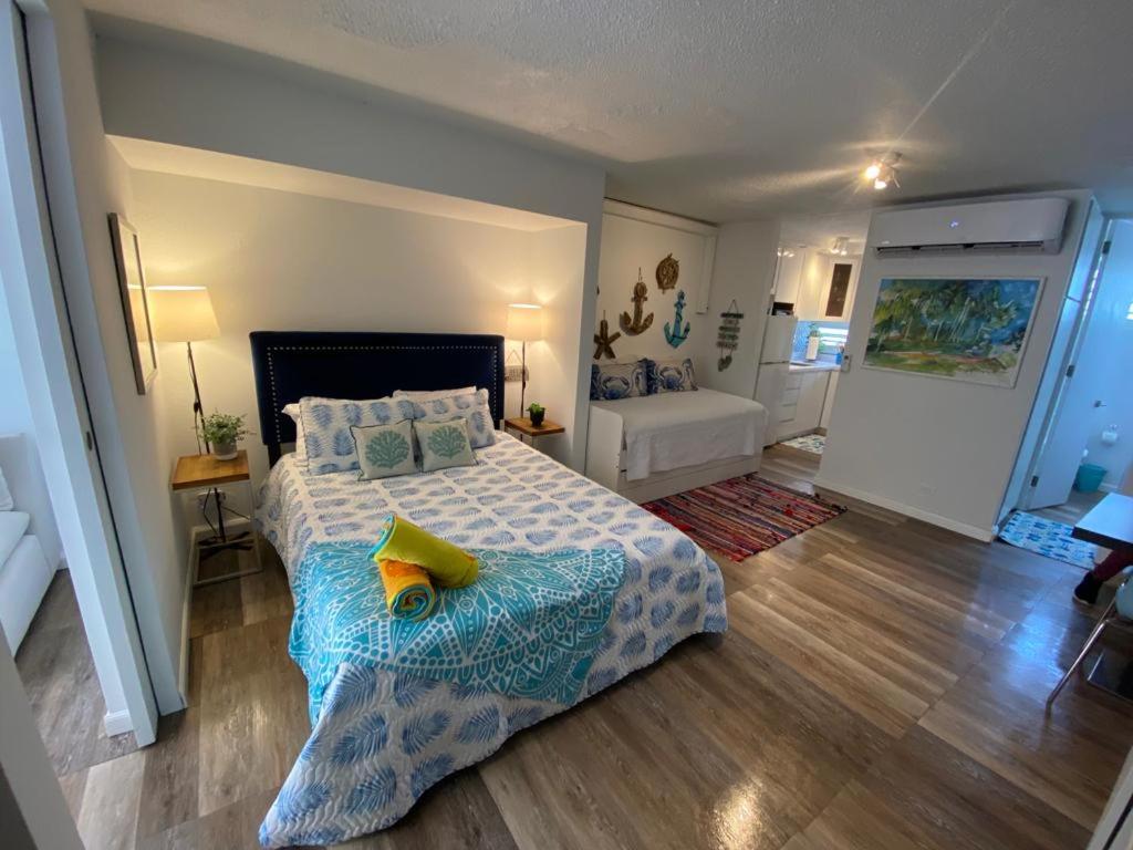 KASA Ocean Breeze - Cabana Studio Apartment BEACHFRONT CONDO POOL - Property Image 19