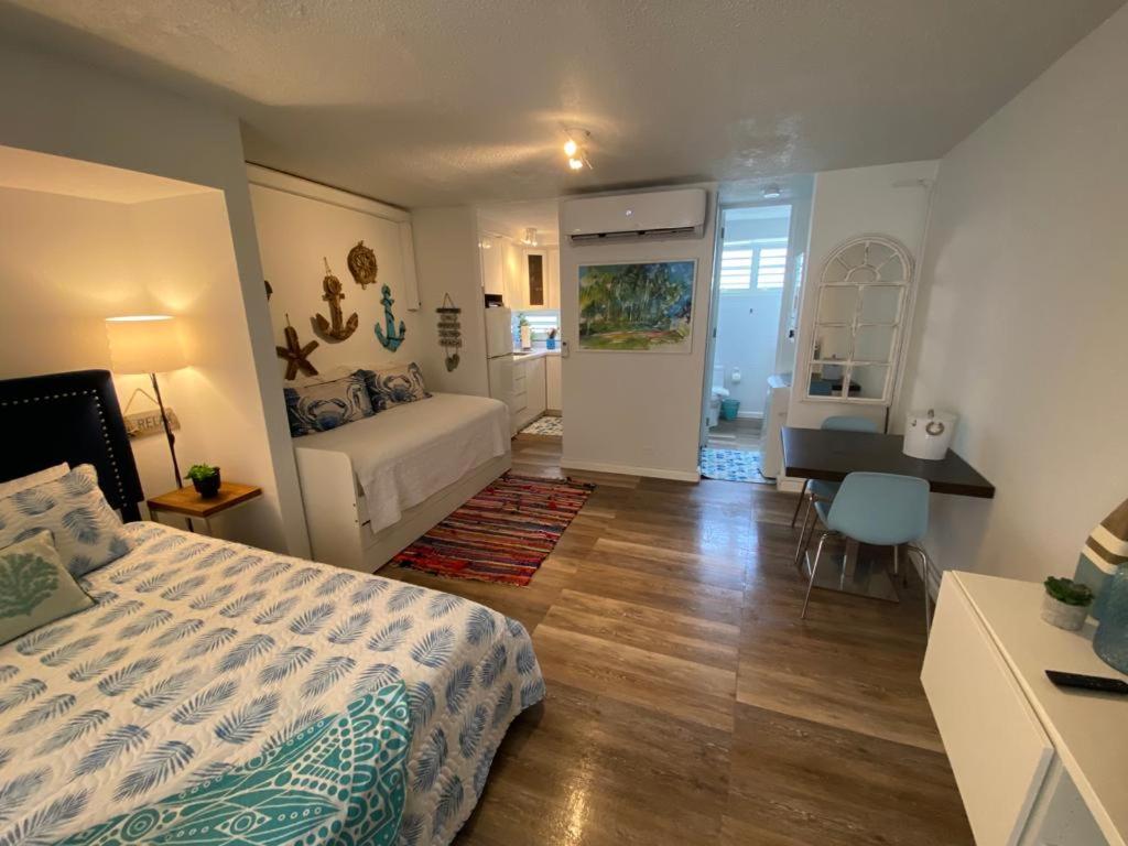 KASA Ocean Breeze - Cabana Studio Apartment BEACHFRONT CONDO POOL - Property Image 20