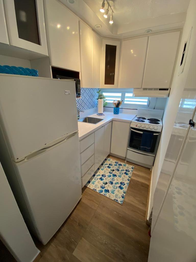 KASA Ocean Breeze - Cabana Studio Apartment BEACHFRONT CONDO POOL - Property Image 21