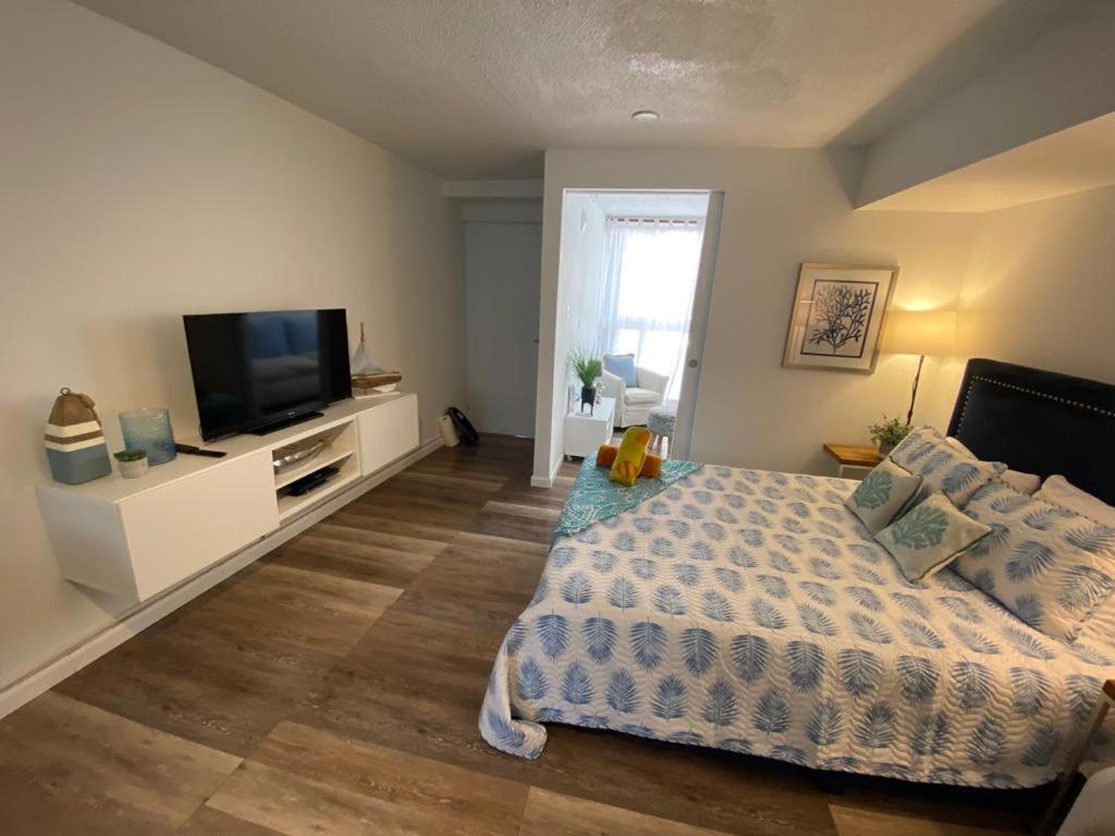 KASA Ocean Breeze - Cabana Studio Apartment BEACHFRONT CONDO POOL - Property Image 28