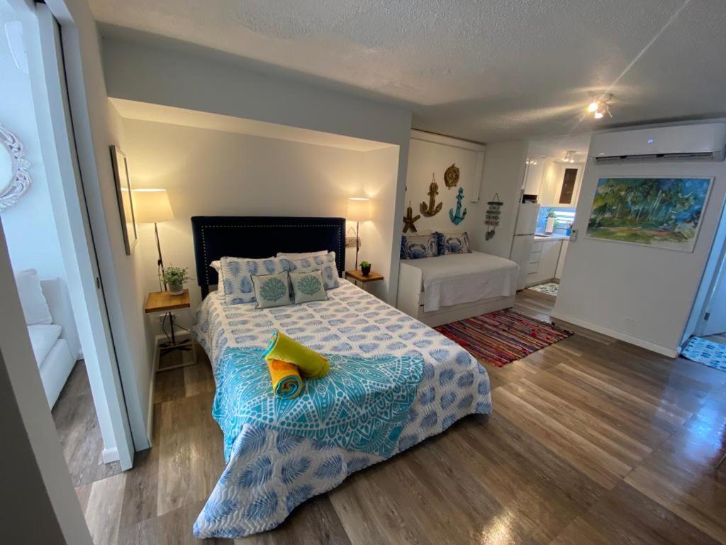 KASA Ocean Breeze - Cabana Studio Apartment BEACHFRONT CONDO POOL - Property Image 30