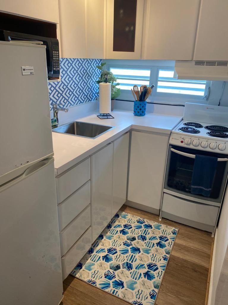 KASA Ocean Breeze - Cabana Studio Apartment BEACHFRONT CONDO POOL - Property Image 38