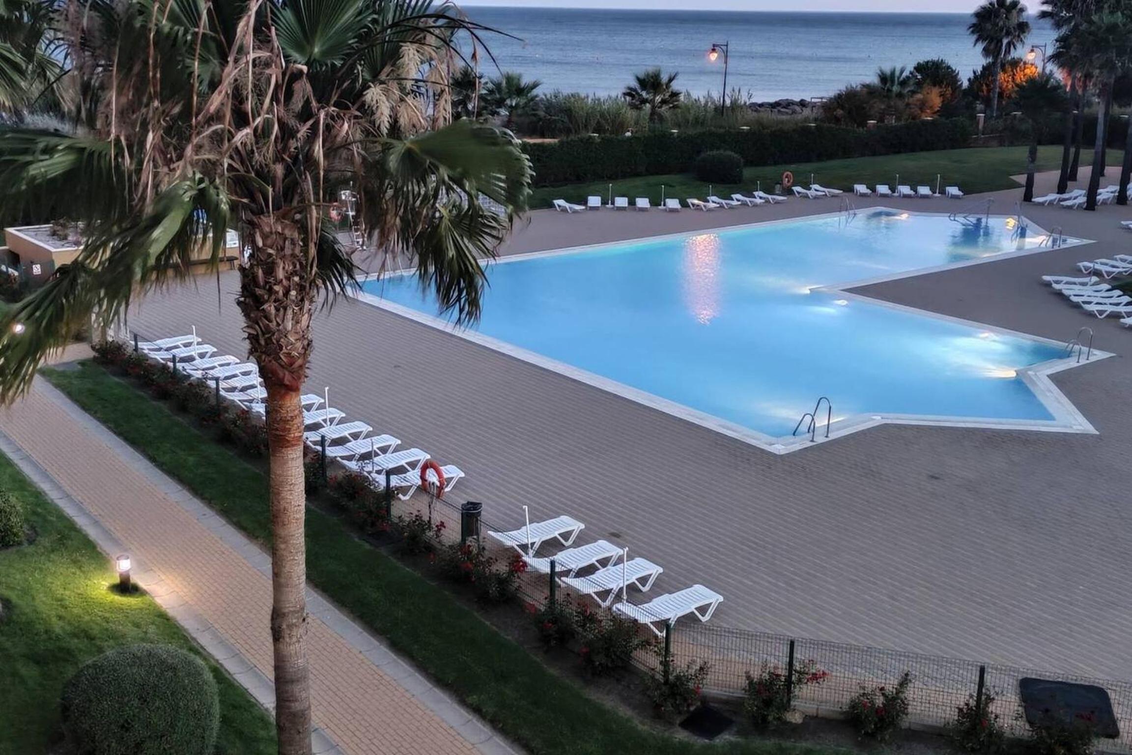 Spacious apartment in Isla Canela with shared pool 72 m² view 4