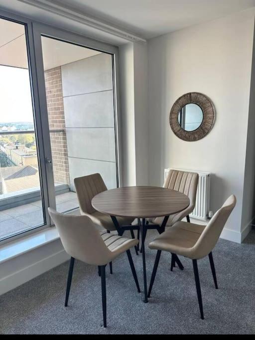 Cosy, Comfy 2 Bed Apartment Canary Wharf