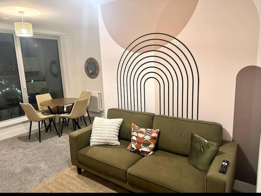 Cosy, Comfy 2 Bed Apartment Canary Wharf