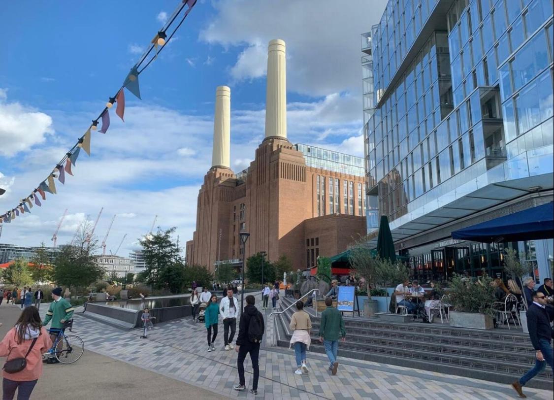 CENTRAL LOCATION! Double Bedroom 2 Mins Walk from Battersea Power underground Station!