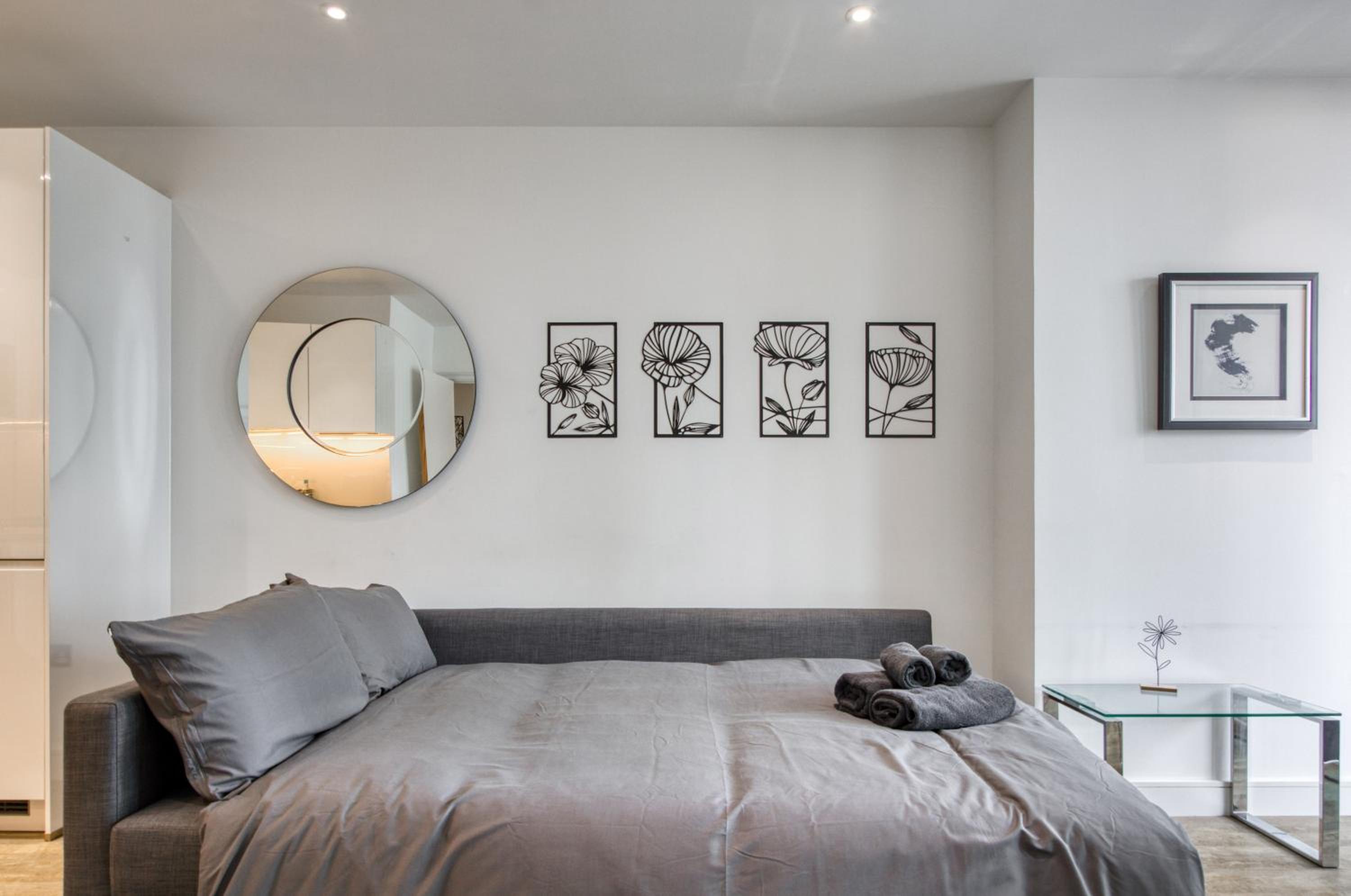 Stylish and Spacious- One Bed in Nine Elms