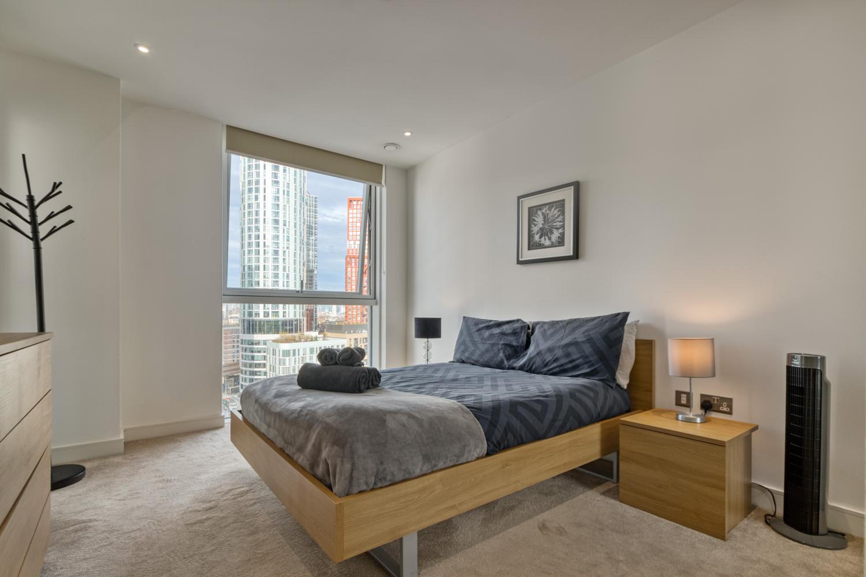Stylish and Spacious- One Bed in Nine Elms