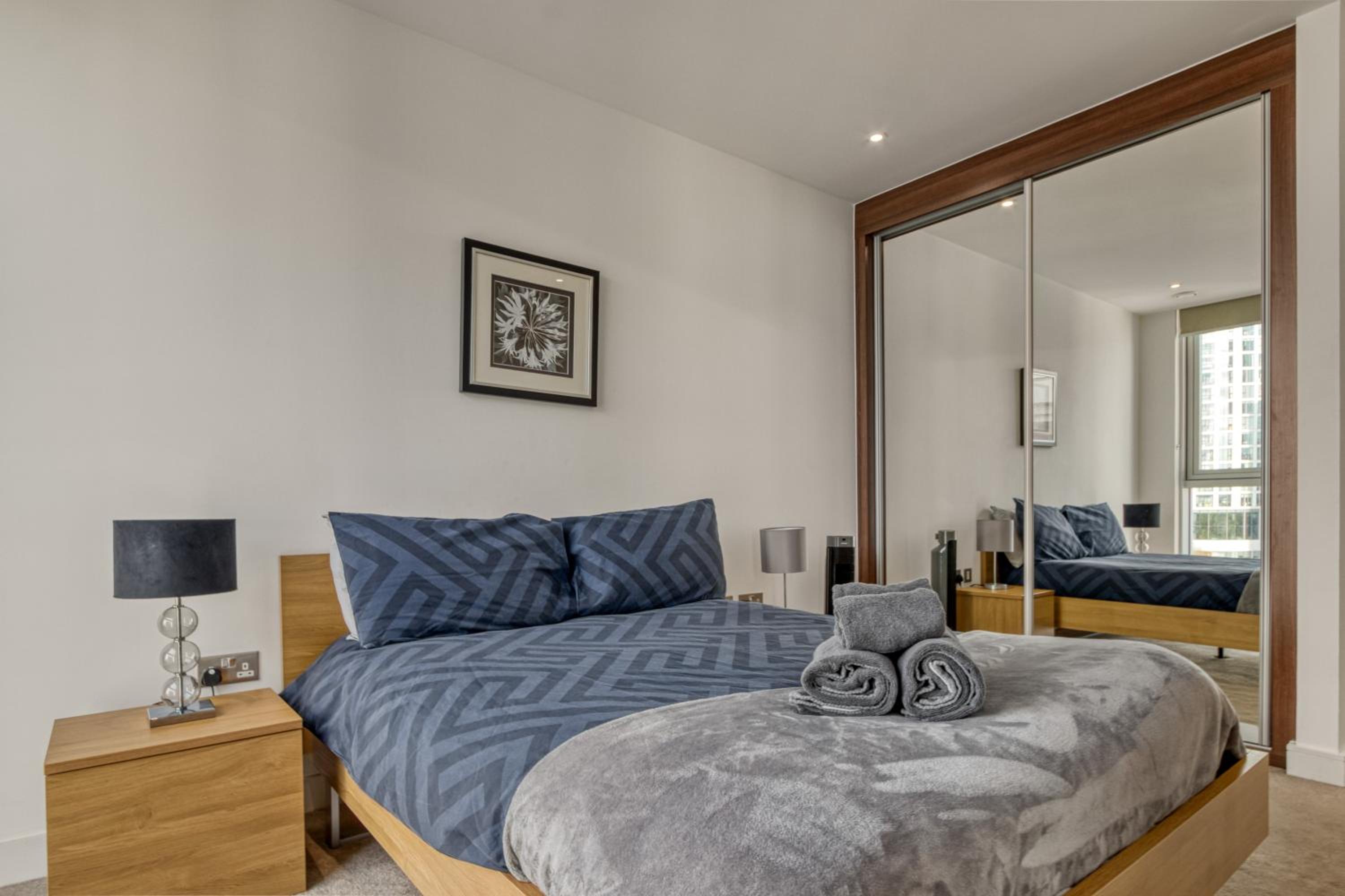 Stylish and Spacious- One Bed in Nine Elms