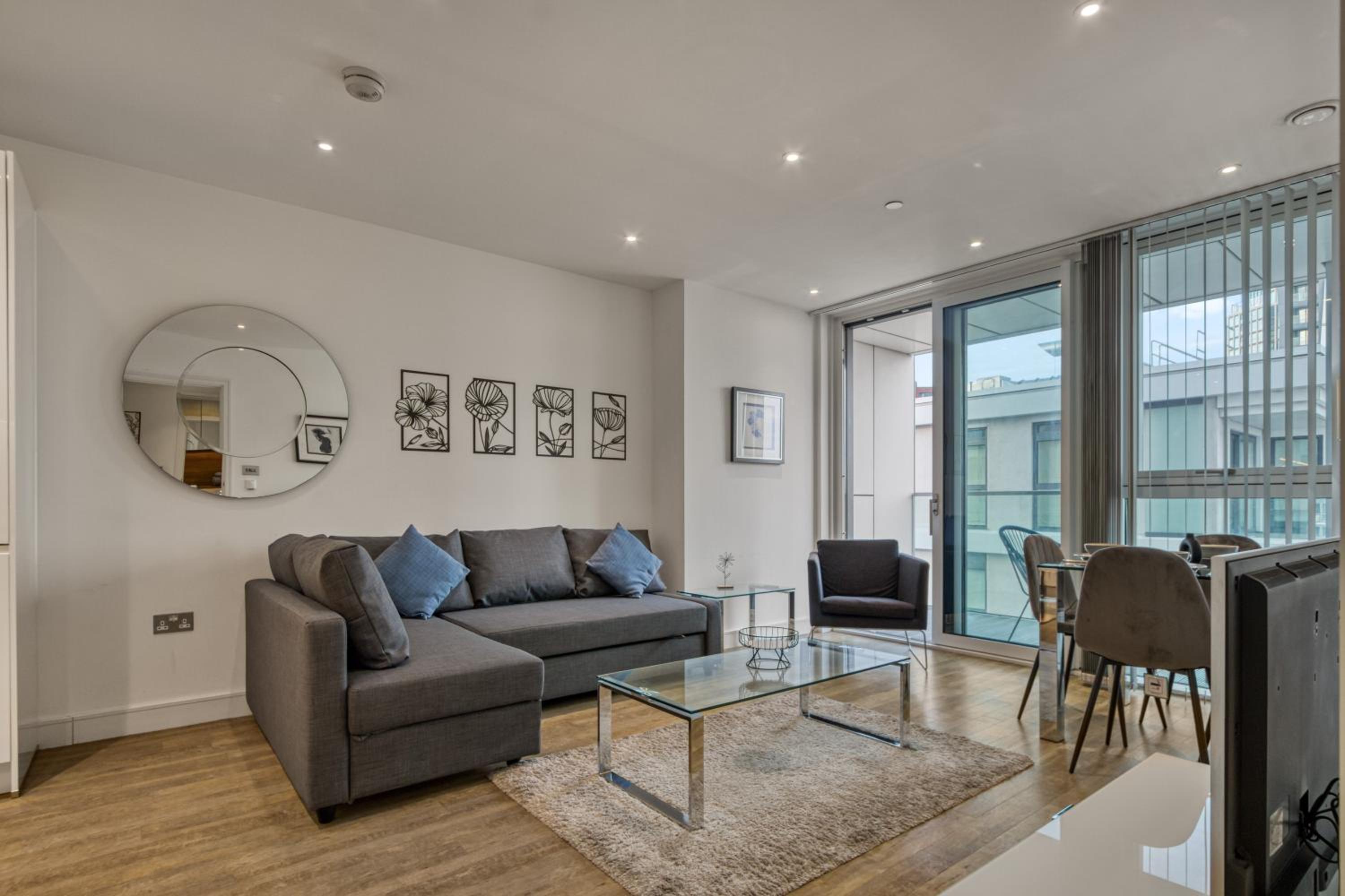 Stylish and Spacious- One Bed in Nine Elms
