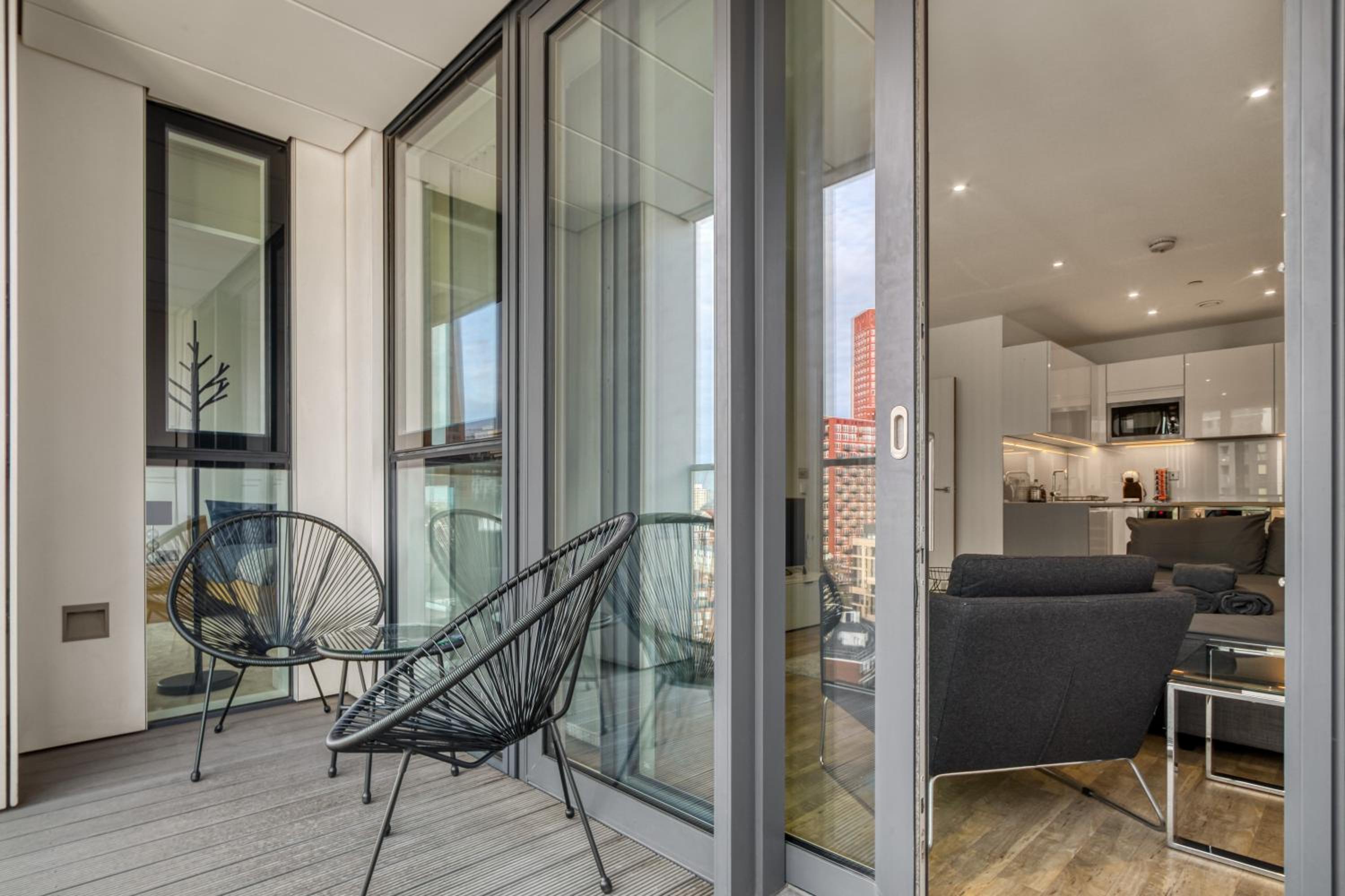 Stylish and Spacious- One Bed in Nine Elms