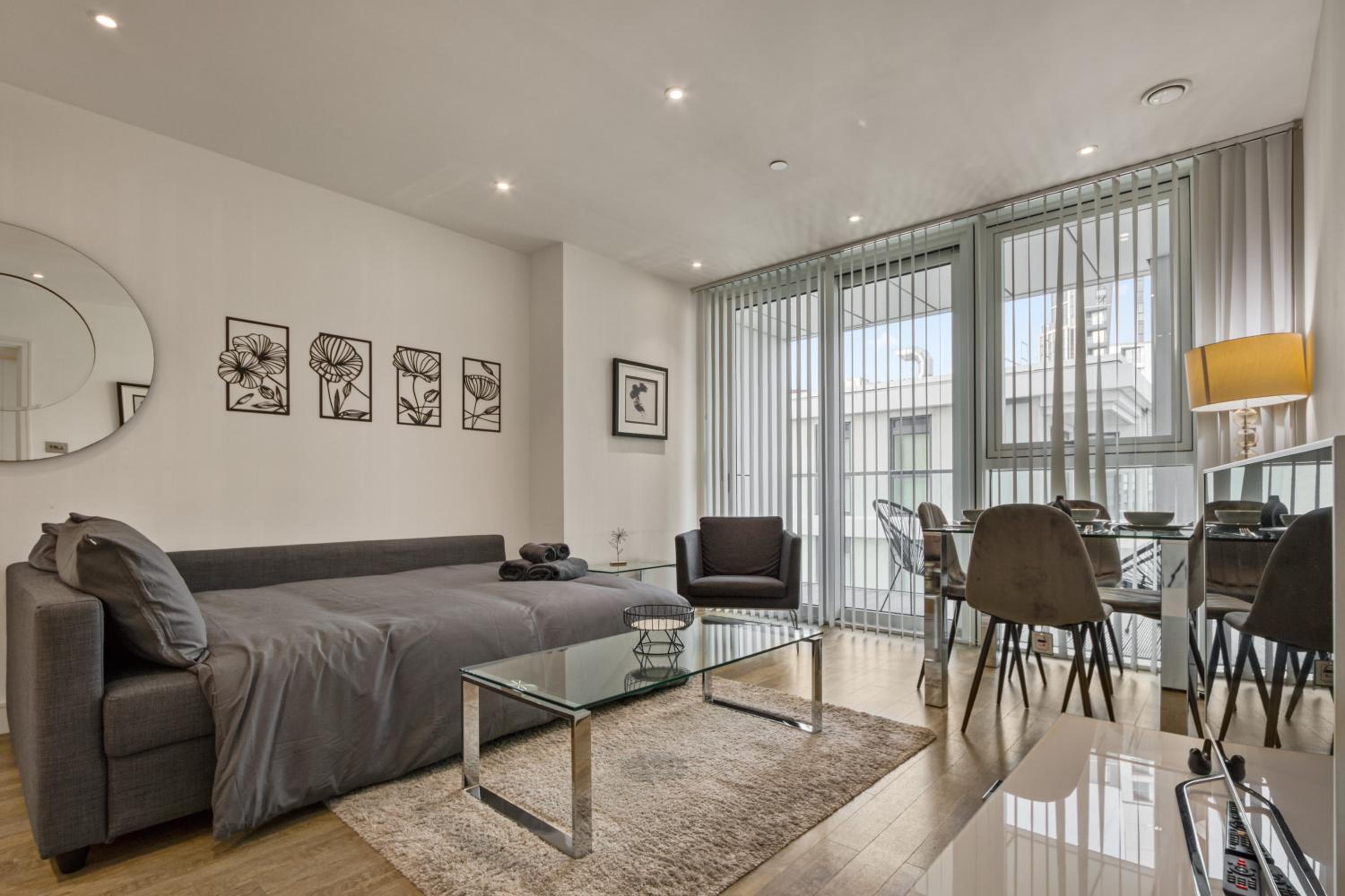 Stylish and Spacious- One Bed in Nine Elms